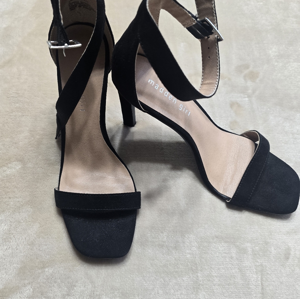 Madden Girl Black Ankle Strap Sandals Sz 9